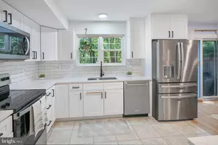 10103 Sassafras Woods Ct, Burke, VA 22015 - Photo 1