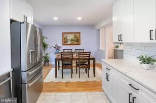 10103 Sassafras Woods Ct, Burke, VA 22015 - Photo 8