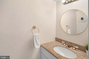 10103 Sassafras Woods Ct, Burke, VA 22015 - Photo 10