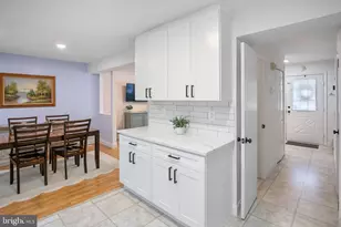 10103 Sassafras Woods Ct, Burke, VA 22015 - Photo 4