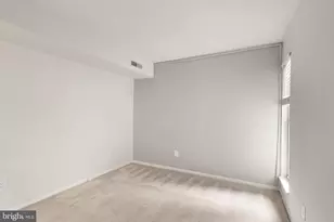 8511 Barrington Ct, Springfield, VA 22152 - Photo 12