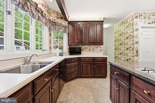 8605 Cherry Dr, Fairfax, VA 22031 - Photo 20