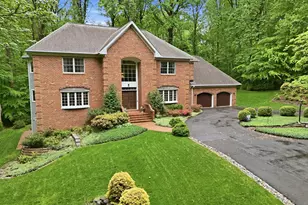 8605 Cherry Dr, Fairfax, VA 22031 - Photo 12