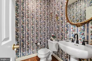 8605 Cherry Dr, Fairfax, VA 22031 - Photo 24