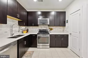 9521 Bastille St, Fairfax, VA 22031 - Photo 4