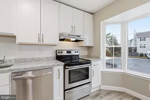 13707 Autumn Vale Ct, Chantilly, VA 20151 - Photo 4