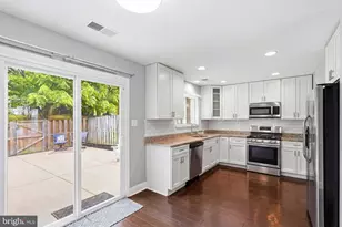 14823 Bolton Rd, Centreville, VA 20121 - Photo 2