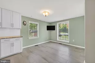 6059 Clerkenwell Ct, Burke, VA 22015 - Photo 12