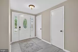 6059 Clerkenwell Ct, Burke, VA 22015 - Photo 2