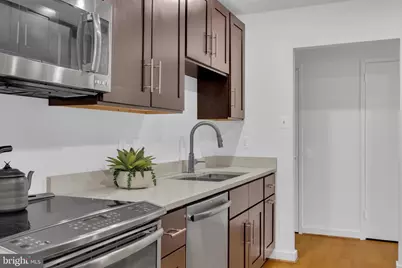 527 Florida Avenue #T2, Herndon, VA 20170 - Photo 8