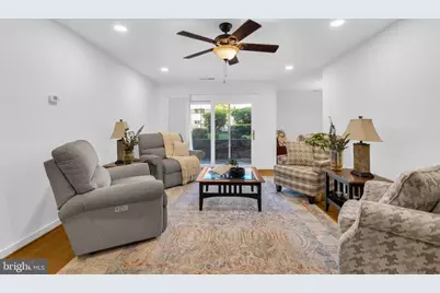 527 Florida Avenue #T2, Herndon, VA 20170 - Photo 4