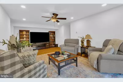 527 Florida Avenue #T2, Herndon, VA 20170 - Photo 6