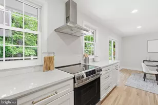 9312 Hamilton Dr, Fairfax, VA 22031 - Photo 8