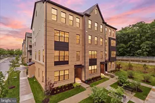 5018 Longmire Wy, Chantilly, VA 20151 - Photo 1