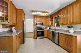 4945 Gainsborough Dr, Fairfax, VA 22032 - Photo 20
