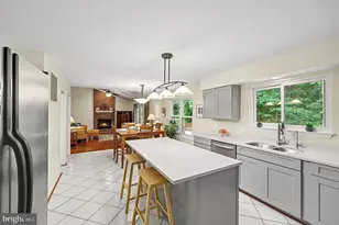13704 Shelburne St, Centreville, VA 20120 - Photo 6