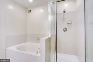 11793 Great Owl Cir, Reston, VA 20194 - Photo 14