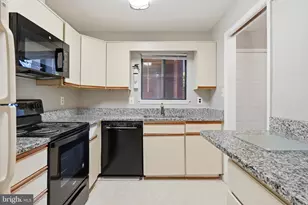 2822 Lee Oaks Pl, Falls Church, VA 22046 - Photo 8
