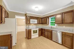 4750 Carterwood Dr, Fairfax, VA 22032 - Photo 16