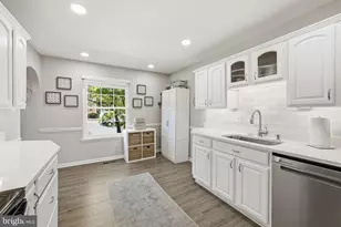 9635 Lindenbrook St, Fairfax, VA 22031 - Photo 16