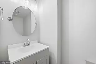 9635 Lindenbrook St, Fairfax, VA 22031 - Photo 32