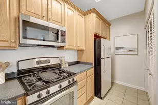 13086 Marcey Creek Rd, Herndon, VA 20171 - Photo 10