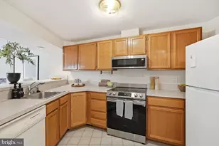 1686 Oaktree Ct, Reston, VA 20194 - Photo 6