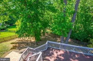 2692 Glencroft Rd, Vienna, VA 22181 - Photo 48