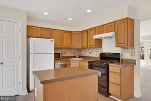 6142 Joust Ln, Alexandria, VA 22315 - Photo 12