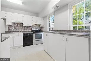 6326 Fenestra Ct, Burke, VA 22015 - Photo 6
