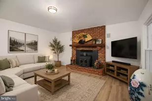 6401 Wolf Run Hunt Ct, Fairfax Station, VA 22039 - Photo 2
