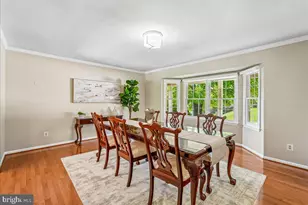 10033 Glencroft Ct, Vienna, VA 22181 - Photo 6