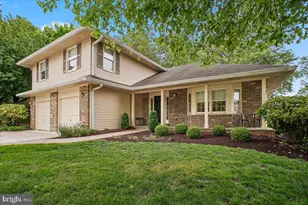 10033 Glencroft Ct, Vienna, VA 22181 - Photo 2