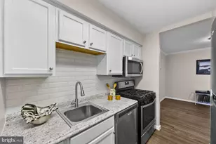 11240 Chestnut Grove Square, Reston, VA 20190 - Photo 24