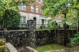 4497 Beacon Grove Cir, Fairfax, VA 22033 - Photo 4