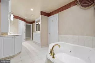 10701 Sycamore Springs Ln, Great Falls, VA 22066 - Photo 30