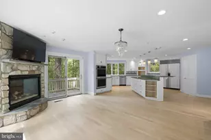 10701 Sycamore Springs Ln, Great Falls, VA 22066 - Photo 10