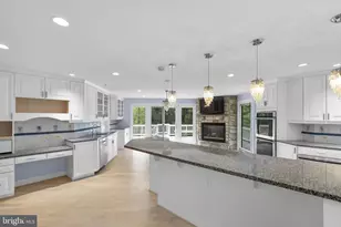 10701 Sycamore Springs Ln, Great Falls, VA 22066 - Photo 14