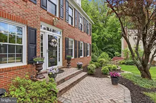 8521 Century Oak Ct, Fairfax Station, VA 22039 - Photo 4