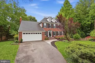 8521 Century Oak Ct, Fairfax Station, VA 22039 - Photo 2