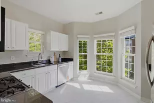 4139 Fountainside Ln, Fairfax, VA 22030 - Photo 10