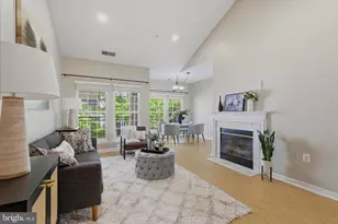 4139 Fountainside Ln, Fairfax, VA 22030 - Photo 2