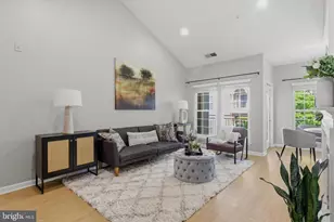 4139 Fountainside Ln, Fairfax, VA 22030 - Photo 4