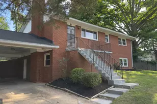 556 Orchard St NW, Vienna, VA 22180 - Photo 2