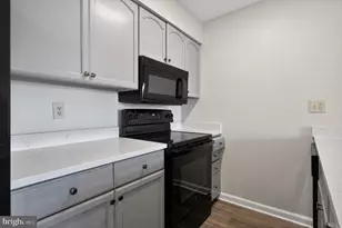 8610 Beekman Pl, Alexandria, VA 22309 - Photo 10