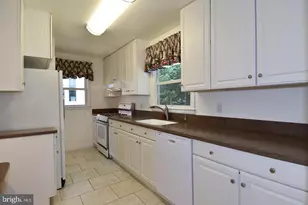 606 Kingsley Rd SW, Vienna, VA 22180 - Photo 10