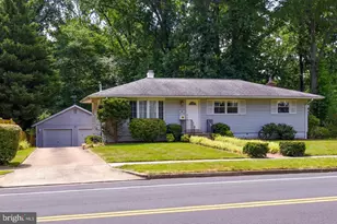 606 Kingsley Rd SW, Vienna, VA 22180 - Photo 2