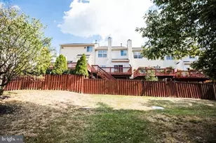 8359 Regal Oak Ct, Springfield, VA 22152 - Photo 2