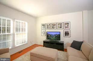 1392 Park Garden Ln, Reston, VA 20194 - Photo 4