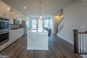 6069 Dreher Ct, Falls Church, VA 22044 - Photo 2